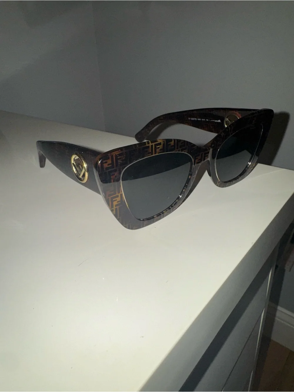 Fendi Tortoiseshell FF-Pattern Cat Eye Sunglasses - Brown